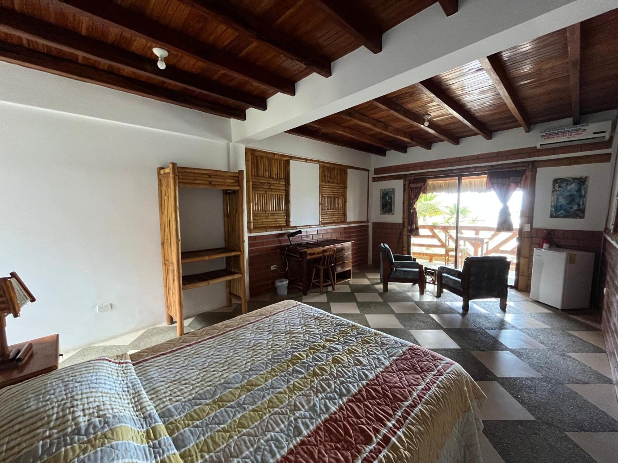 Victor Hugo Hotel Puerto Lopez Bagian luar foto