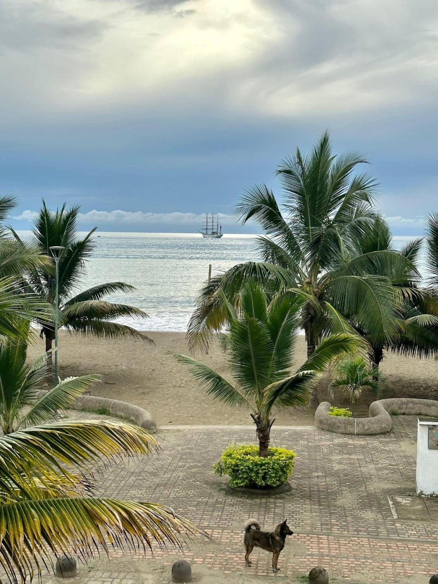 Victor Hugo Hotel Puerto Lopez Bagian luar foto