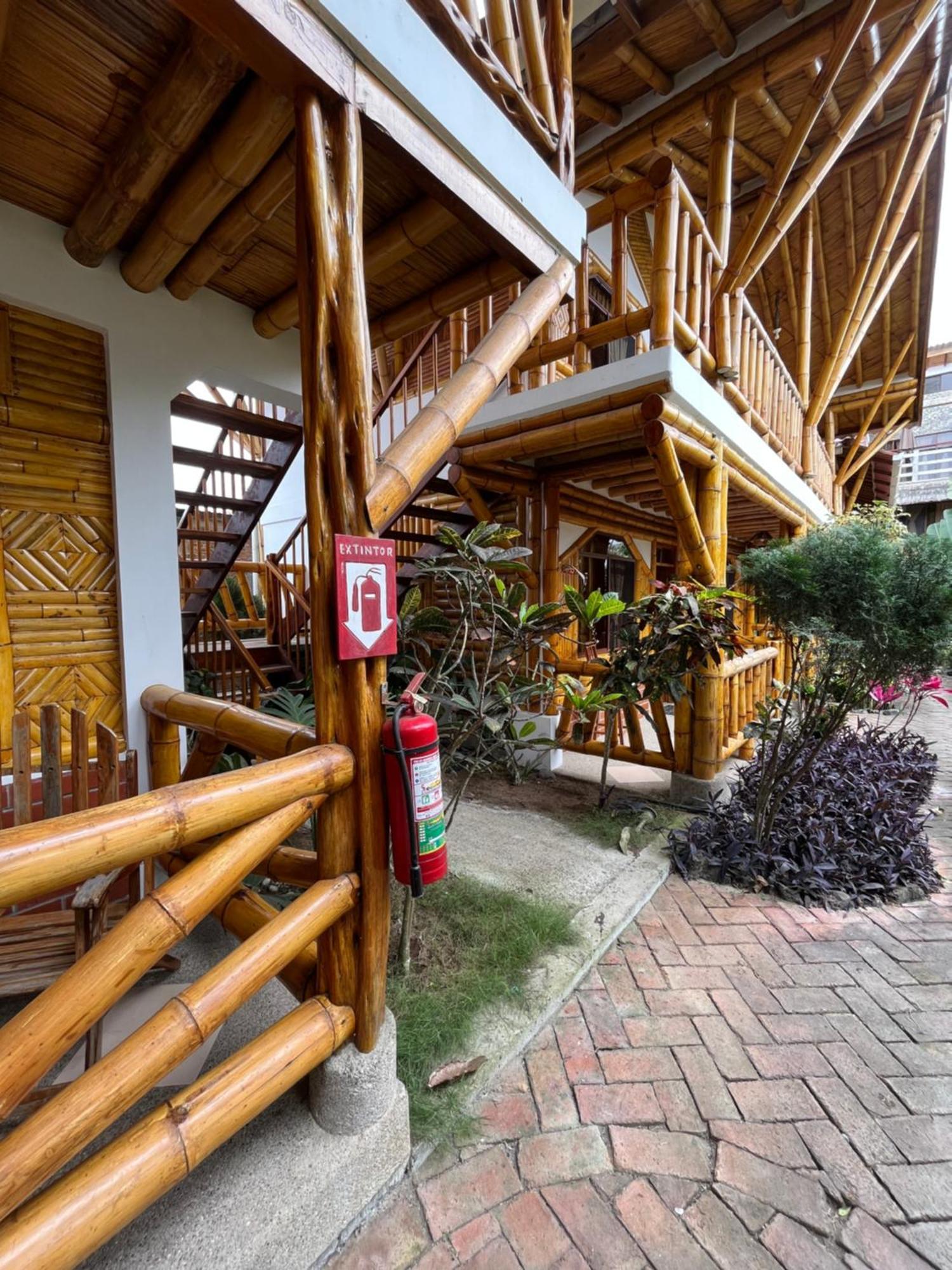 Victor Hugo Hotel Puerto Lopez Bagian luar foto