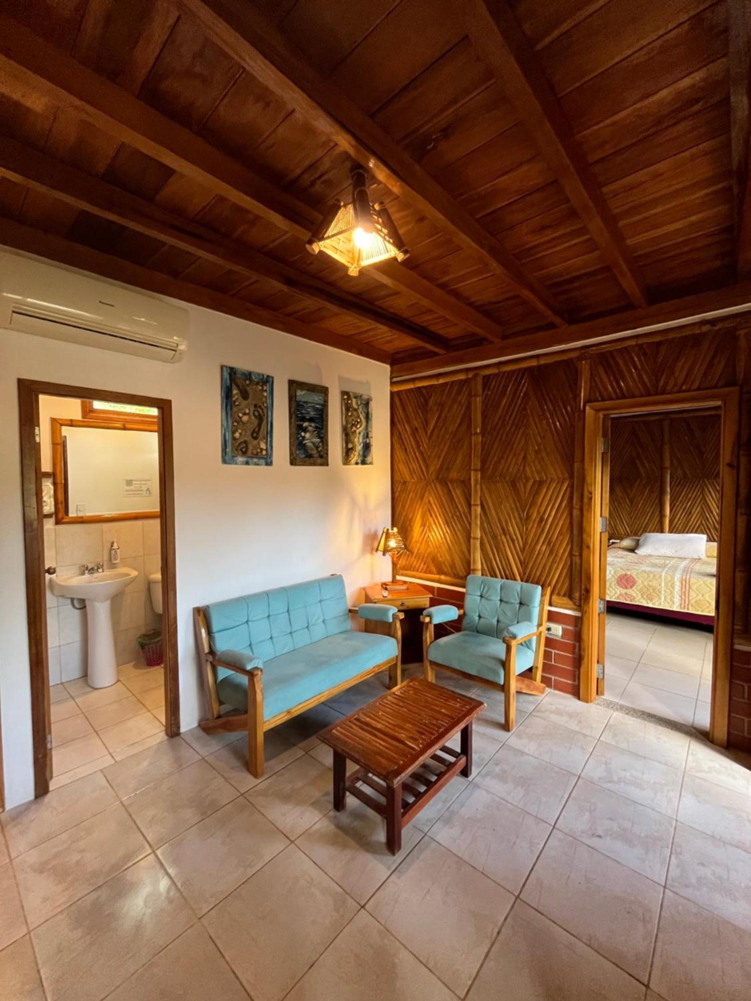 Victor Hugo Hotel Puerto Lopez Bagian luar foto
