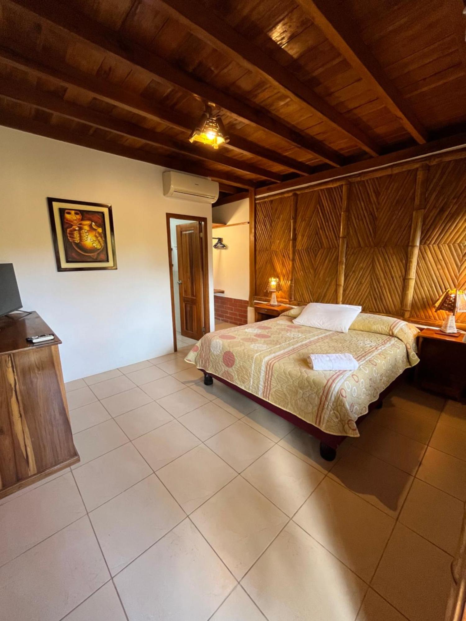 Victor Hugo Hotel Puerto Lopez Bagian luar foto