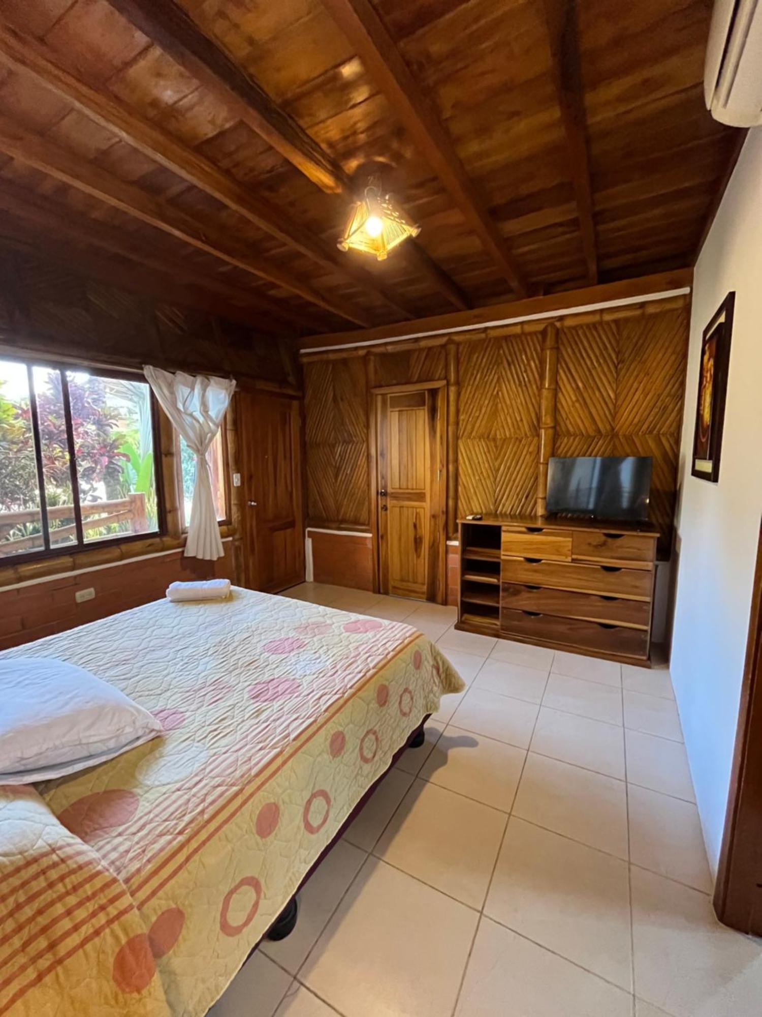 Victor Hugo Hotel Puerto Lopez Bagian luar foto